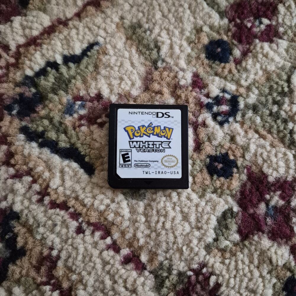 Pokemon White Version (Nintendo DS, 2011)